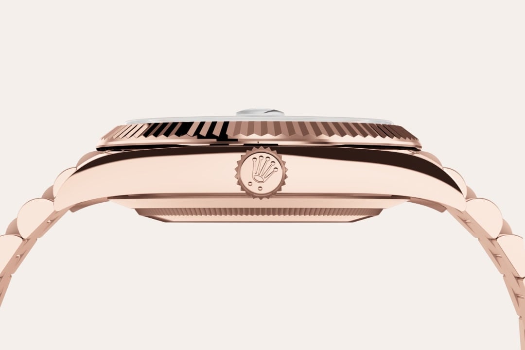To preserve the beauty of its pink gold watches, Rolex created and patented an exclusive 18 ct pink gold alloy cast in its own foundry: Everose gold. Introduced in 2005, 18 ct Everose is used on all Rolex Oyster models in pink gold.