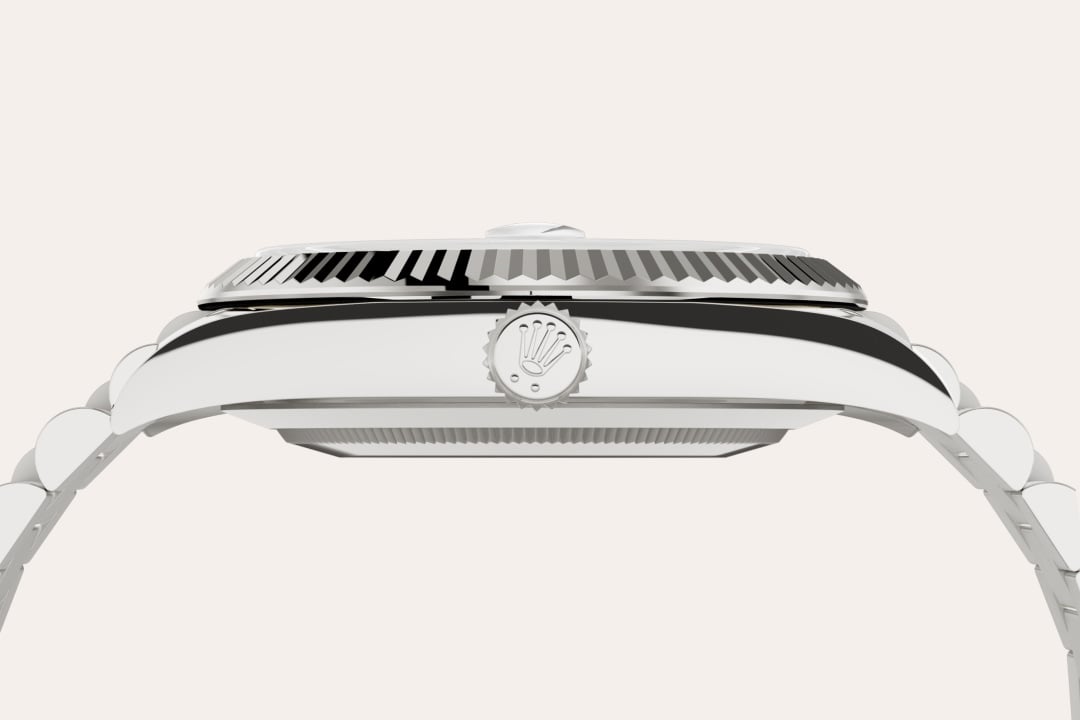 By operating its own exclusive foundry, Rolex has the unrivalled ability to cast the highest quality 18 ct gold alloys. According to the proportion of silver, copper, platinum or palladium added, different types of 18 ct gold are obtained: yellow, pink or white. They are made with only the purest metals and meticulously inspected in an in-house laboratory with state-of-the-art equipment, before the gold is formed and shaped with the same painstaking attention to quality. Rolex's commitment to excellence begins at the source.