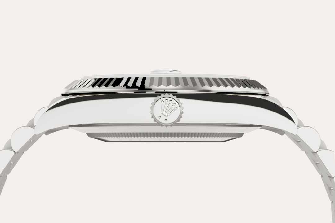 By operating its own exclusive foundry, Rolex has the unrivalled ability to cast the highest quality 18 ct gold alloys. According to the proportion of silver, copper, platinum or palladium added, different types of 18 ct gold are obtained: yellow, pink or white. They are made with only the purest metals and meticulously inspected in an in-house laboratory with state-of-the-art equipment, before the gold is formed and shaped with the same painstaking attention to quality. Rolex's commitment to excellence begins at the source.
