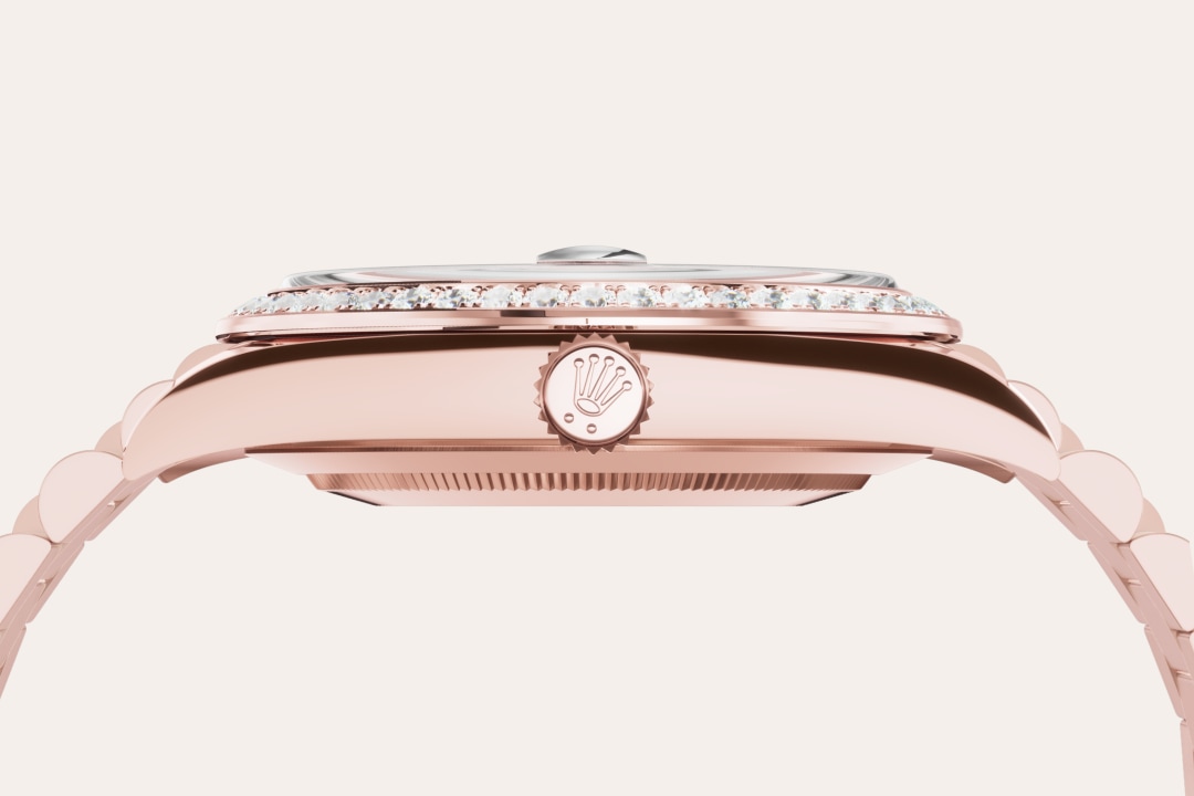 To preserve the beauty of its pink gold watches, Rolex created and patented an exclusive 18 ct pink gold alloy cast in its own foundry: Everose gold. Introduced in 2005, 18 ct Everose is used on all Rolex Oyster models in pink gold.