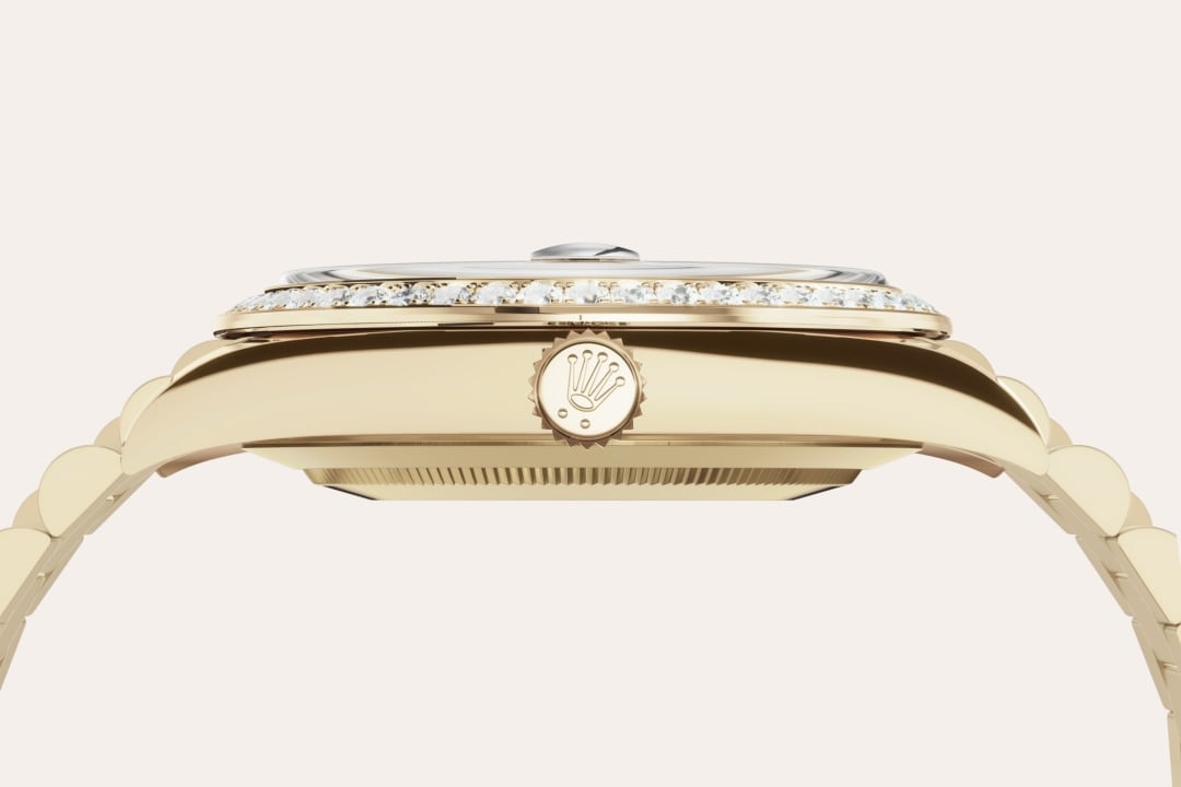 By operating its own exclusive foundry, Rolex has the unrivalled ability to cast the highest quality 18 ct gold alloys. According to the proportion of silver, copper, platinum or palladium added, different types of 18 ct gold are obtained: yellow, pink or white. They are made with only the purest metals and meticulously inspected in an in-house laboratory with state-of-the-art equipment, before the gold is formed and shaped with the same painstaking attention to quality. Rolex's commitment to excellence begins at the source.