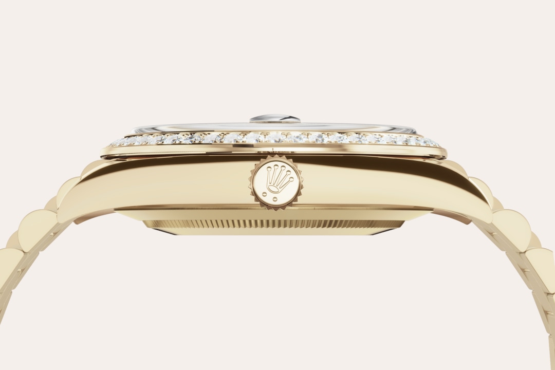 By operating its own exclusive foundry, Rolex has the unrivalled ability to cast the highest quality 18 ct gold alloys. According to the proportion of silver, copper, platinum or palladium added, different types of 18 ct gold are obtained: yellow, pink or white. They are made with only the purest metals and meticulously inspected in an in-house laboratory with state-of-the-art equipment, before the gold is formed and shaped with the same painstaking attention to quality. Rolex's commitment to excellence begins at the source.