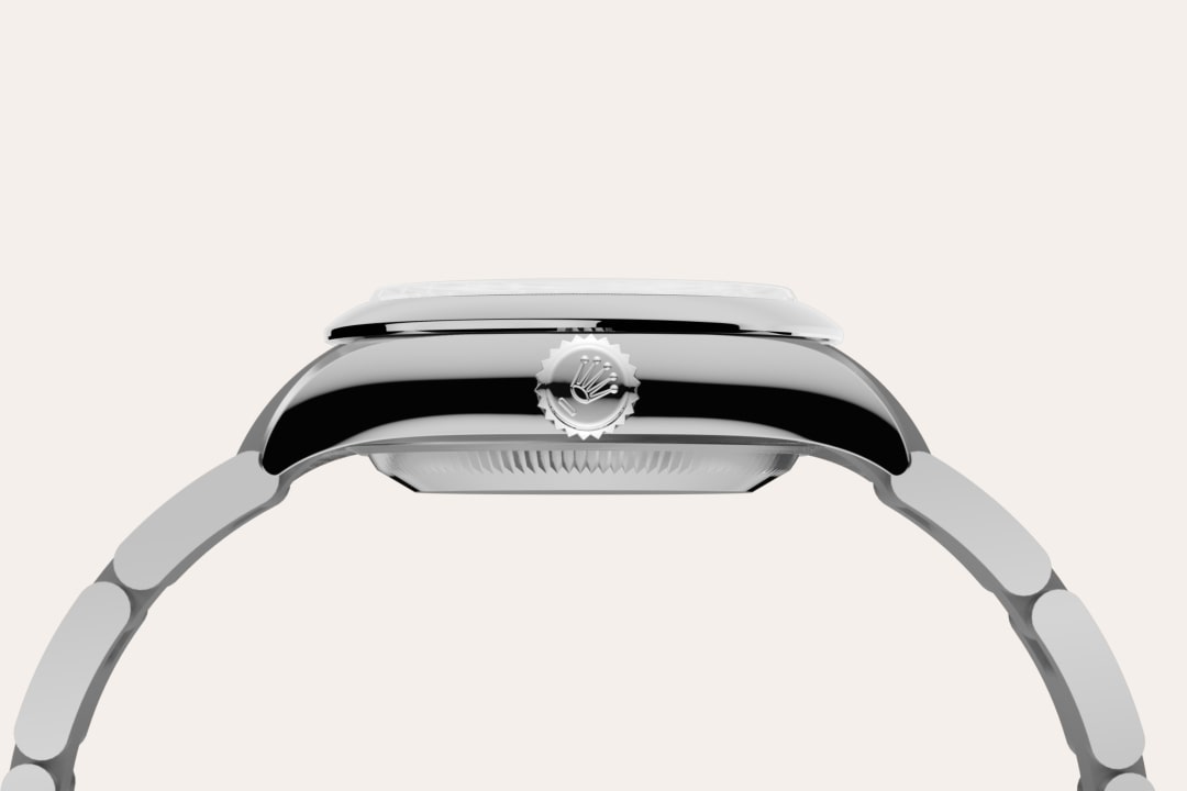 Rolex uses Oystersteel for its steel watch cases. Specially developed by the brand, Oystersteel belongs to the 904L steel family, alloys most commonly used in high-technology and in the aerospace and chemical industries, where maximum resistance to corrosion is essential. Oystersteel is extremely resistant, offers an exceptional finish once polished and maintains its beauty even in the harshest environments.