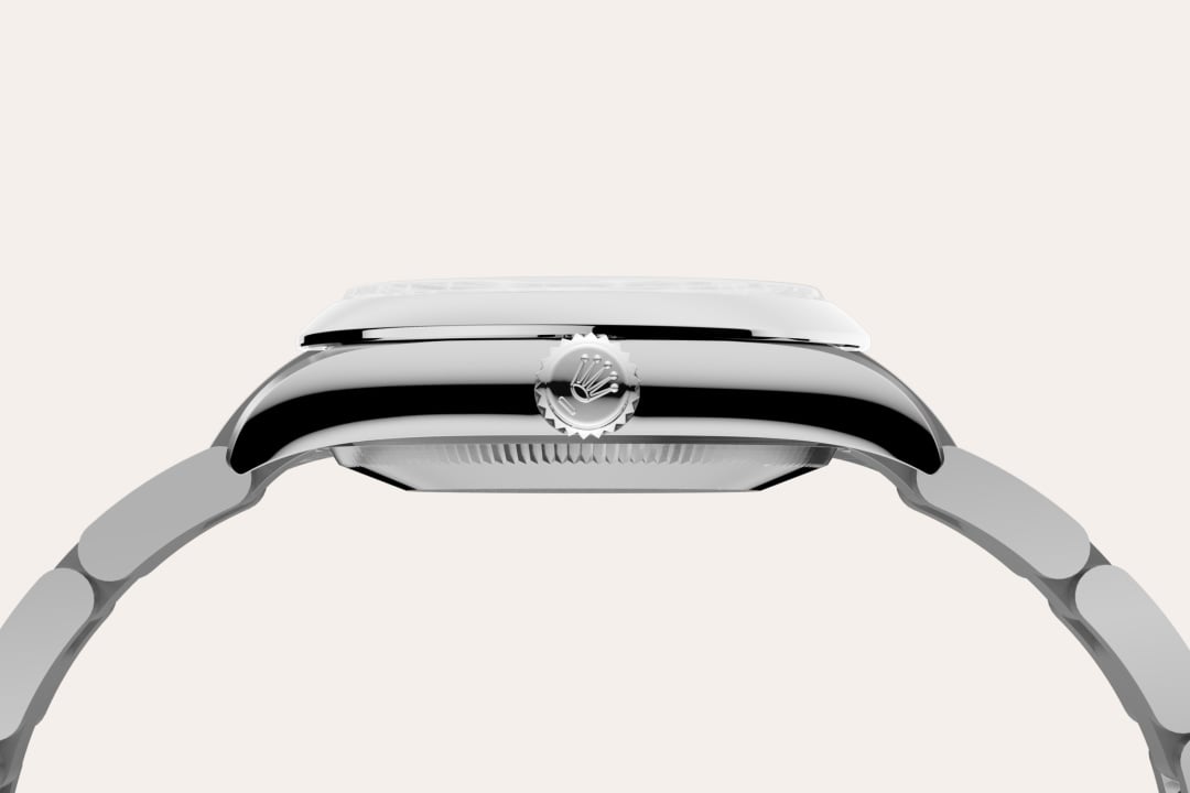 Rolex uses Oystersteel for its steel watch cases. Specially developed by the brand, Oystersteel belongs to the 904L steel family, alloys most commonly used in high-technology and in the aerospace and chemical industries, where maximum resistance to corrosion is essential. Oystersteel is extremely resistant, offers an exceptional finish once polished and maintains its beauty even in the harshest environments.