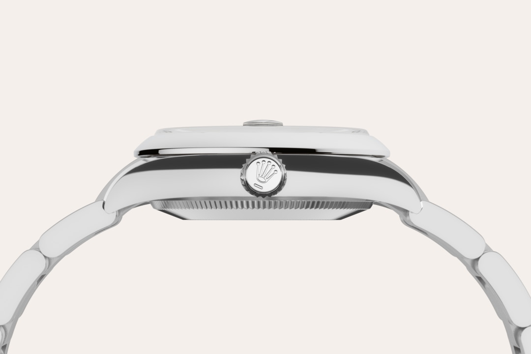 Rolex uses Oystersteel for its steel watch cases. Specially developed by the brand, Oystersteel belongs to the 904L steel family, alloys most commonly used in high-technology and in the aerospace and chemical industries, where maximum resistance to corrosion is essential. Oystersteel is extremely resistant, offers an exceptional finish once polished and maintains its beauty even in the harshest environments.