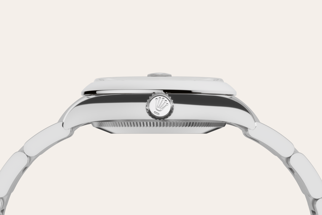 Rolex uses Oystersteel for its steel watch cases. Specially developed by the brand, Oystersteel belongs to the 904L steel family, alloys most commonly used in high-technology and in the aerospace and chemical industries, where maximum resistance to corrosion is essential. Oystersteel is extremely resistant, offers an exceptional finish once polished and maintains its beauty even in the harshest environments.