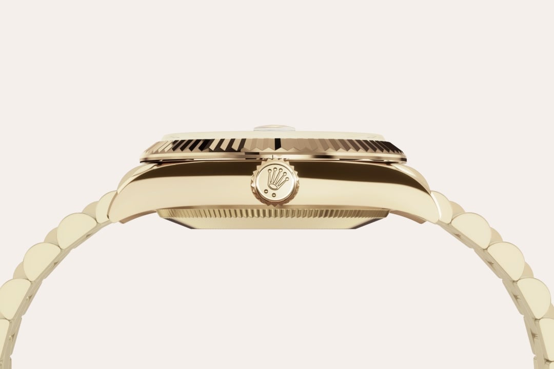 By operating its own exclusive foundry, Rolex has the unrivalled ability to cast the highest quality 18 ct gold alloys. According to the proportion of silver, copper, platinum or palladium added, different types of 18 ct gold are obtained: yellow, pink or white. They are made with only the purest metals and meticulously inspected in an in-house laboratory with state-of-the-art equipment, before the gold is formed and shaped with the same painstaking attention to quality. Rolex's commitment to excellence begins at the source.