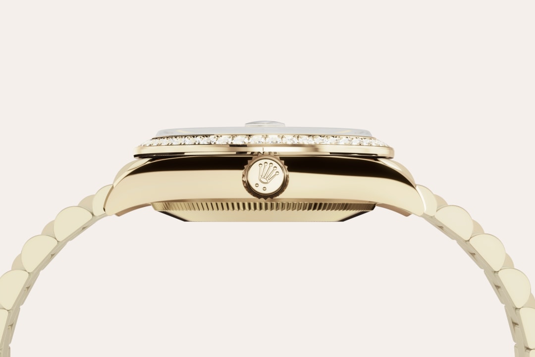 By operating its own exclusive foundry, Rolex has the unrivalled ability to cast the highest quality 18 ct gold alloys. According to the proportion of silver, copper, platinum or palladium added, different types of 18 ct gold are obtained: yellow, pink or white. They are made with only the purest metals and meticulously inspected in an in-house laboratory with state-of-the-art equipment, before the gold is formed and shaped with the same painstaking attention to quality. Rolex's commitment to excellence begins at the source.