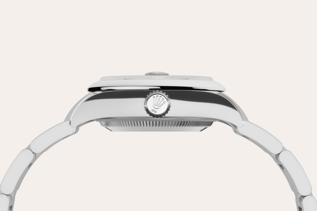 Rolex uses Oystersteel for its steel watch cases. Specially developed by the brand, Oystersteel belongs to the 904L steel family, alloys most commonly used in high-technology and in the aerospace and chemical industries, where maximum resistance to corrosion is essential. Oystersteel is extremely resistant, offers an exceptional finish once polished and maintains its beauty even in the harshest environments.