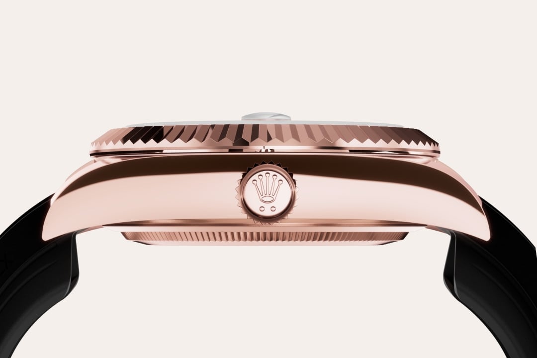 To preserve the beauty of its pink gold watches, Rolex created and patented an exclusive 18 ct pink gold alloy cast in its own foundry: Everose gold. Introduced in 2005, 18 ct Everose is used on all Rolex Oyster models in pink gold.