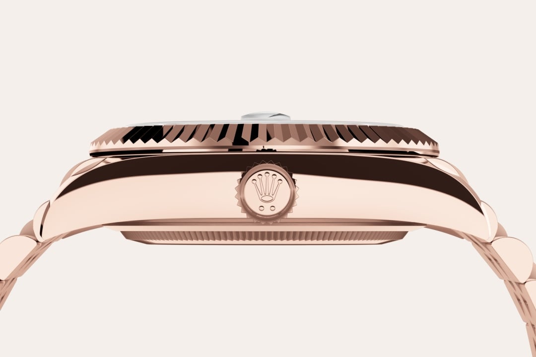 To preserve the beauty of its pink gold watches, Rolex created and patented an exclusive 18 ct pink gold alloy cast in its own foundry: Everose gold. Introduced in 2005, 18 ct Everose is used on all Rolex Oyster models in pink gold.