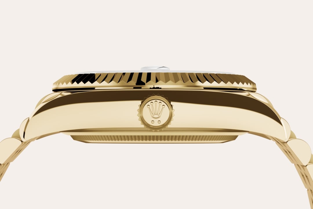 By operating its own exclusive foundry, Rolex has the unrivalled ability to cast the highest quality 18 ct gold alloys. According to the proportion of silver, copper, platinum or palladium added, different types of 18 ct gold are obtained: yellow, pink or white. They are made with only the purest metals and meticulously inspected in an in-house laboratory with state-of-the-art equipment, before the gold is formed and shaped with the same painstaking attention to quality. Rolex's commitment to excellence begins at the source.