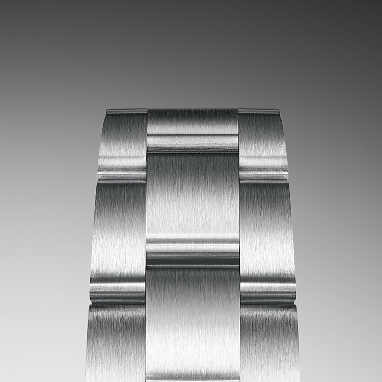 The Oyster bracelet is a perfect alchemy of form and function, aesthetics and technology. First introduced in the late 1930s, this particularly robust and comfortable metal bracelet with its broad, flat three-piece links remains the most universal bracelet in the Oyster collection. For the Oyster Perpetual models the Oyster bracelet is fitted with an Oysterclasp.