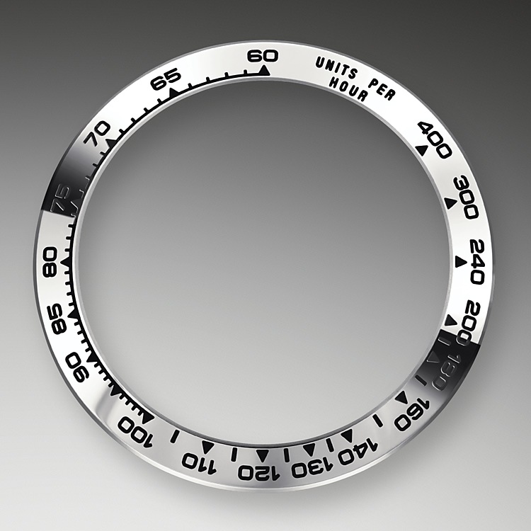 With its tachymetric scale, its three counters and its pushers, the Cosmograph Daytona was designed to be the ultimate timing tool for endurance racing drivers. The bezel features a tachymetric scale to read average speed over a given distance based on elapsed time. This scale offers optimal legibility, making the Cosmograph Daytona the ideal instrument for measuring speeds up to 400 units per hour, expressed in kilometres or miles.